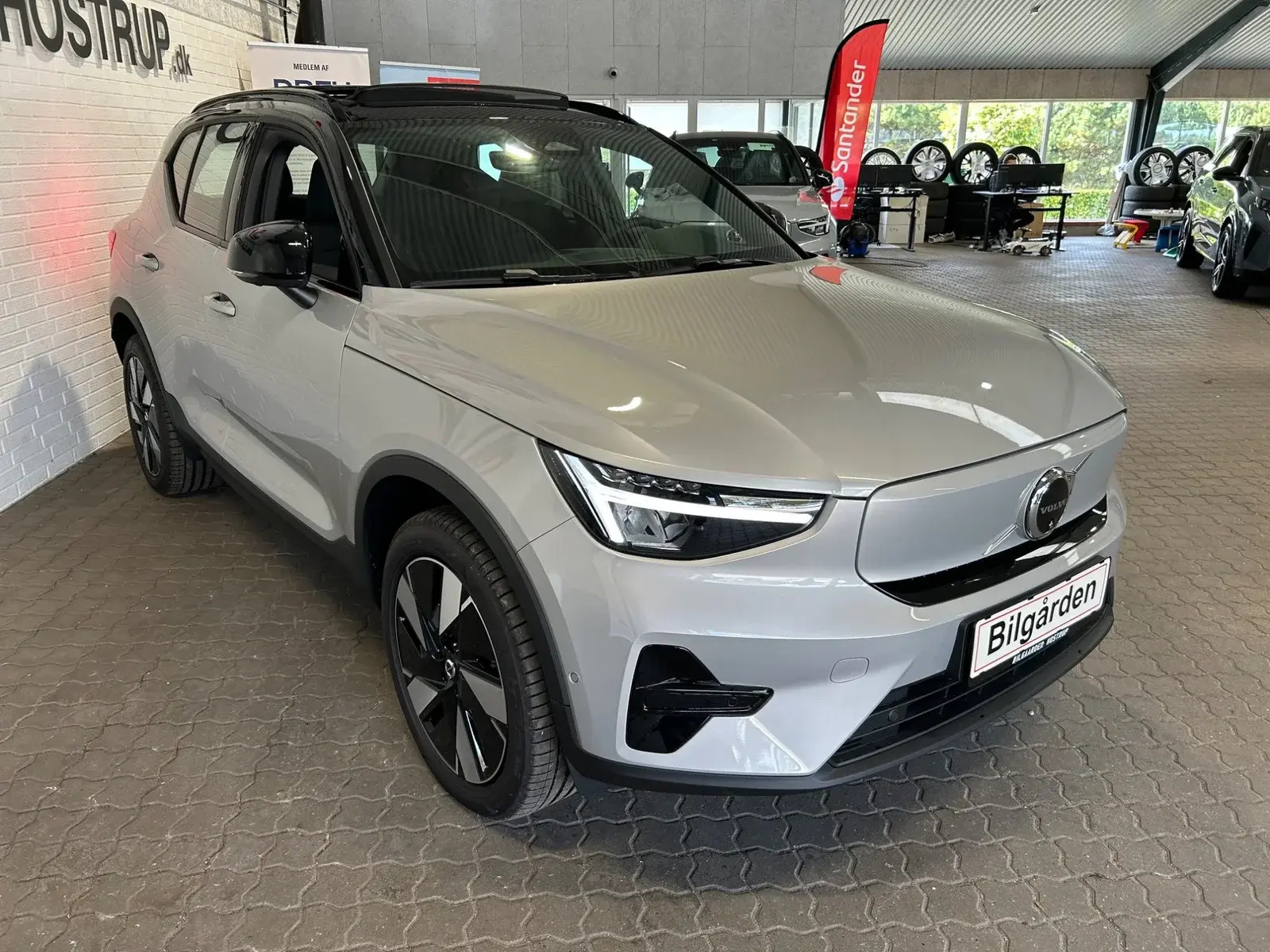 Sølv Volvo EX40 fra 2026
