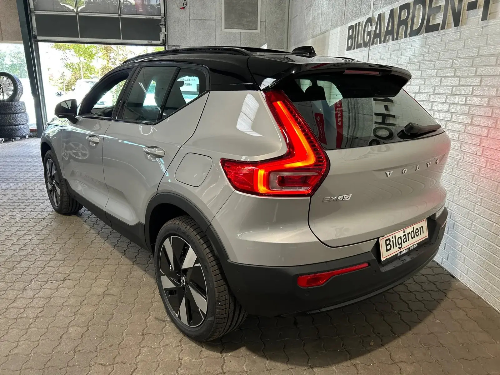Sølv Volvo EX40 fra 2026