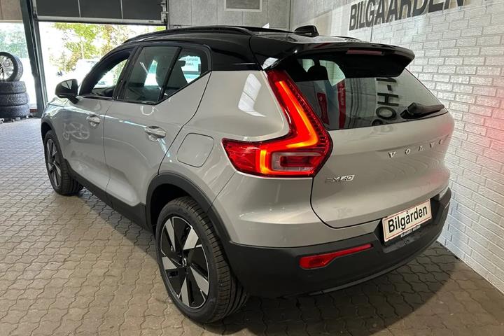 Sølv Volvo EX40 fra 2026