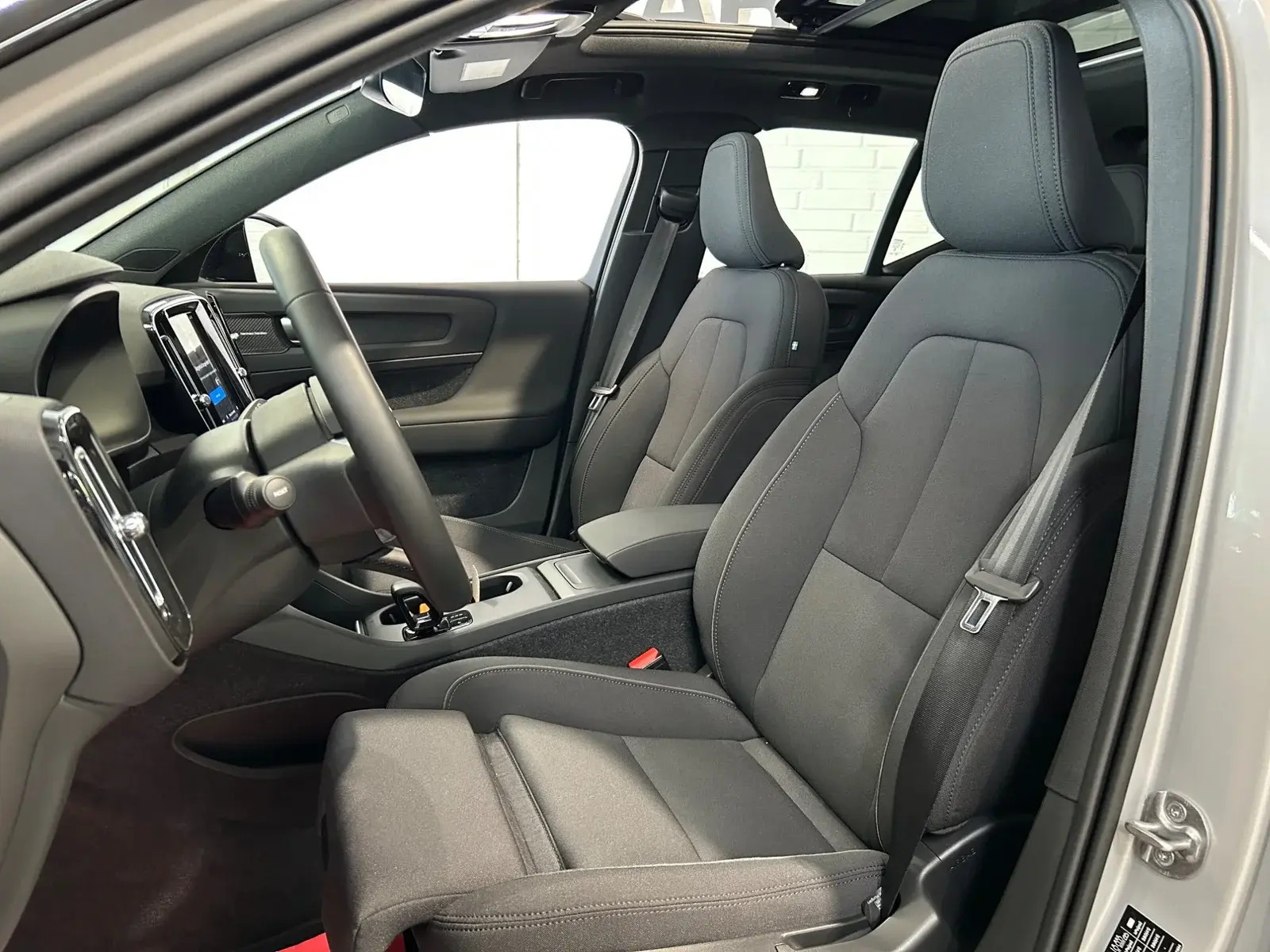 Sølv Volvo EX40 fra 2026