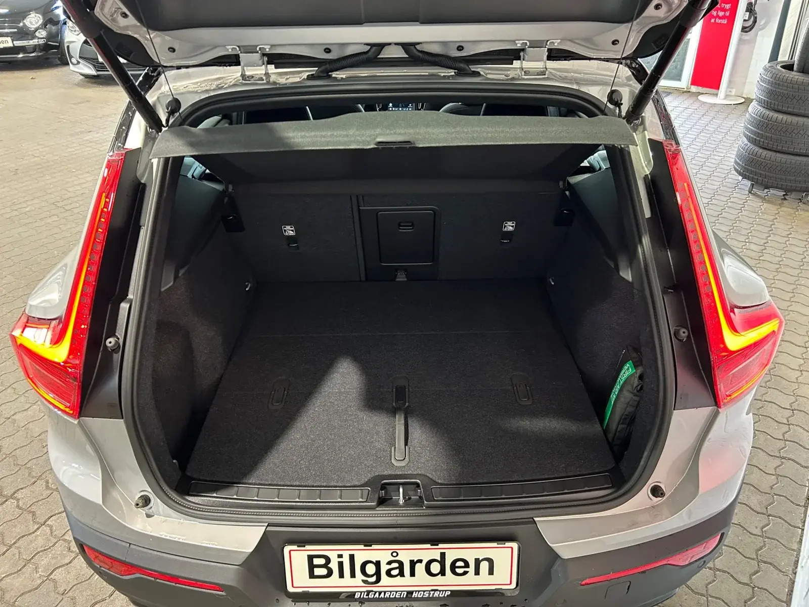 Sølv Volvo EX40 fra 2026