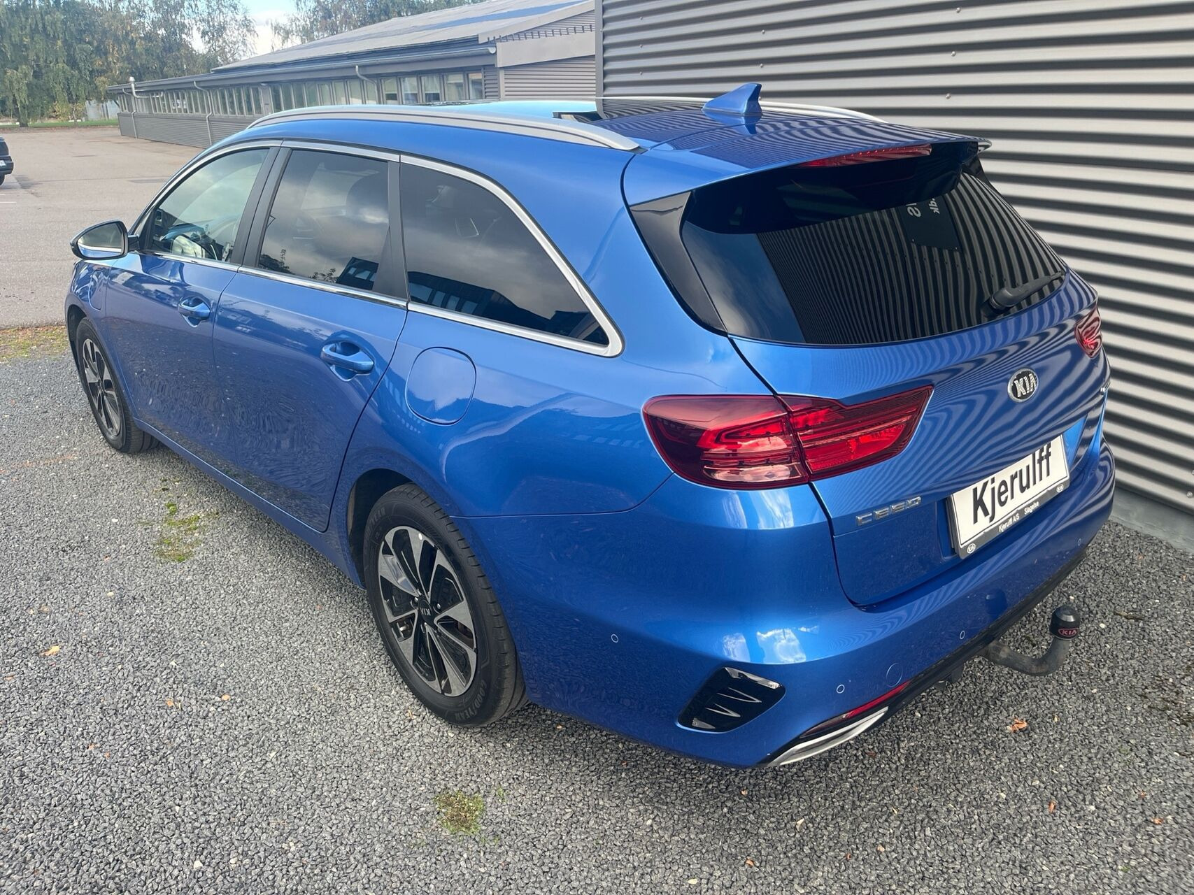 Blå Kia Ceed fra 2021