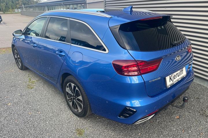 Blå Kia Ceed fra 2021