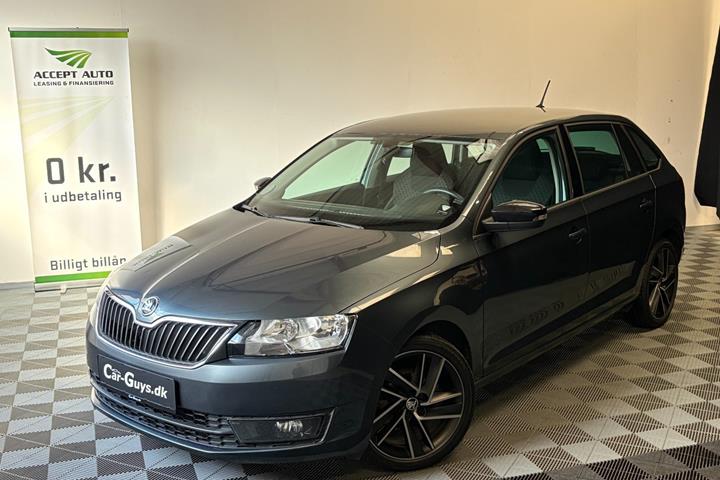 Grå Skoda Rapid fra 2017 set udefra
