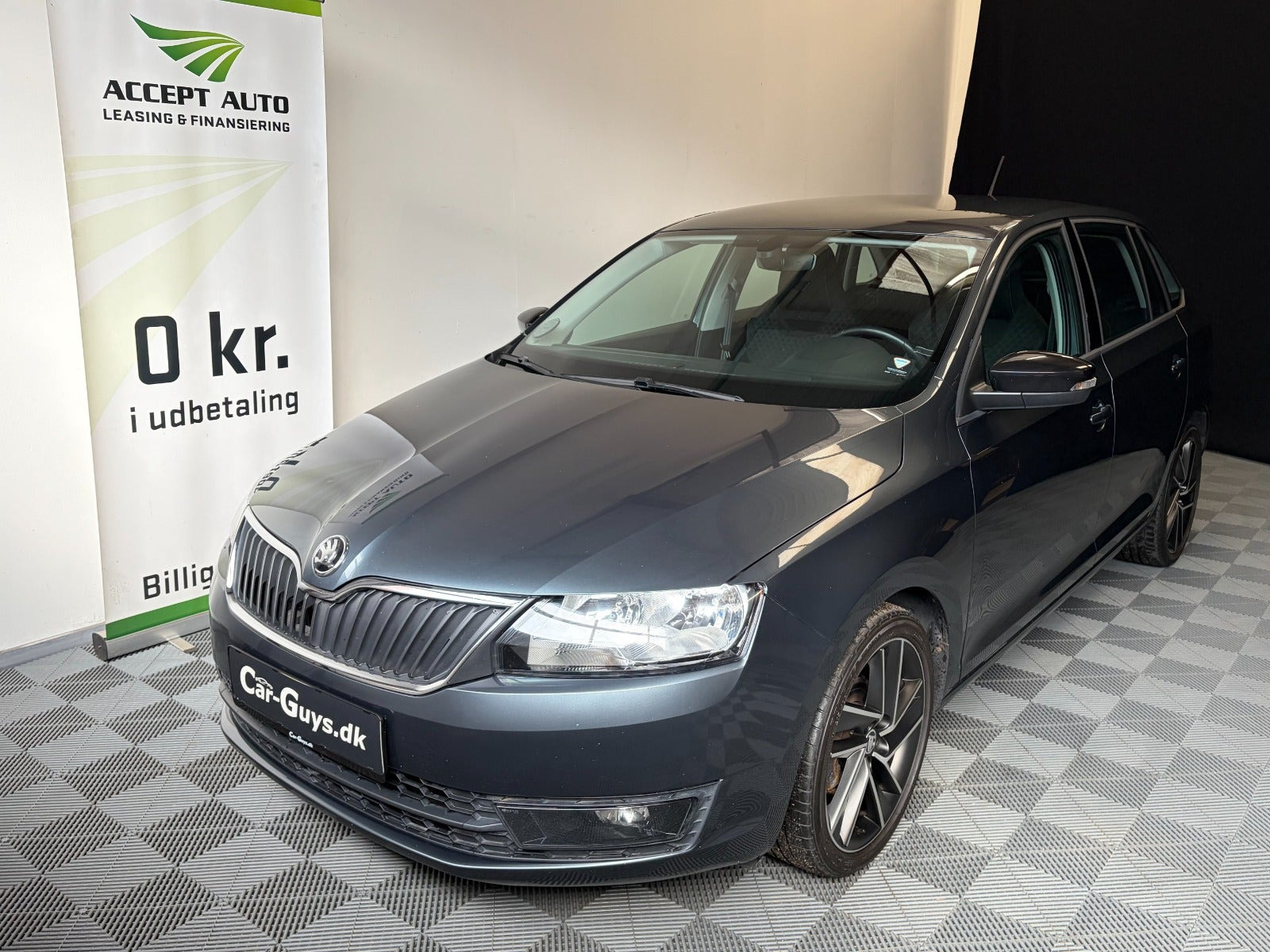 Grå Skoda Rapid fra 2017