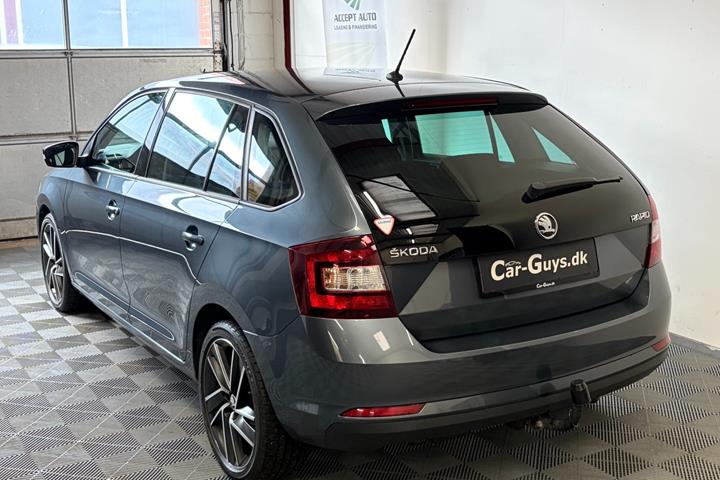 Grå Skoda Rapid fra 2017