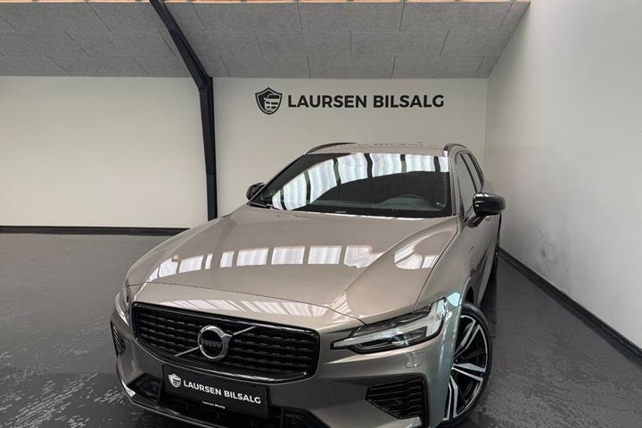 Orange Volvo V60 fra 2022 set udefra