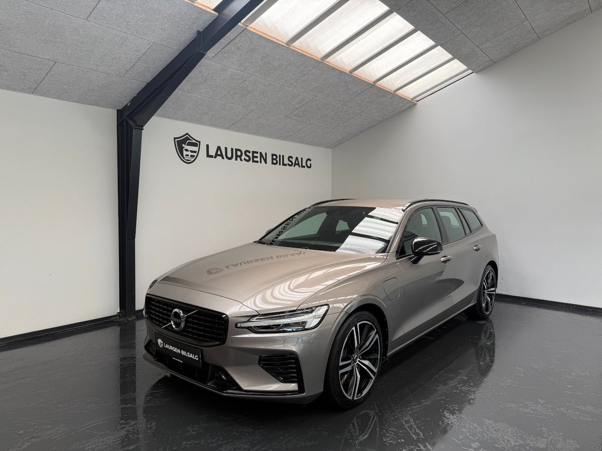 Orange Volvo V60 fra 2022