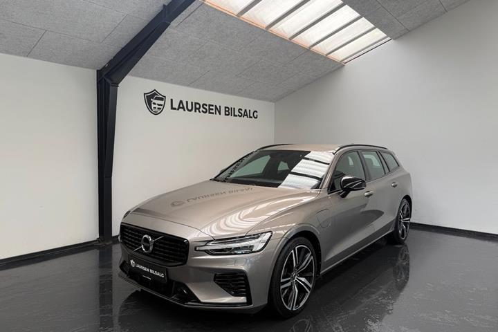 Orange Volvo V60 fra 2022