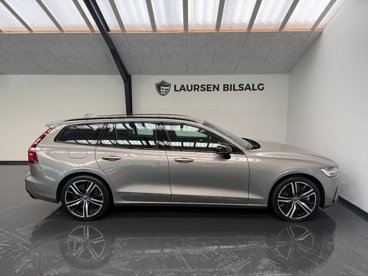 Orange Volvo V60 fra 2022
