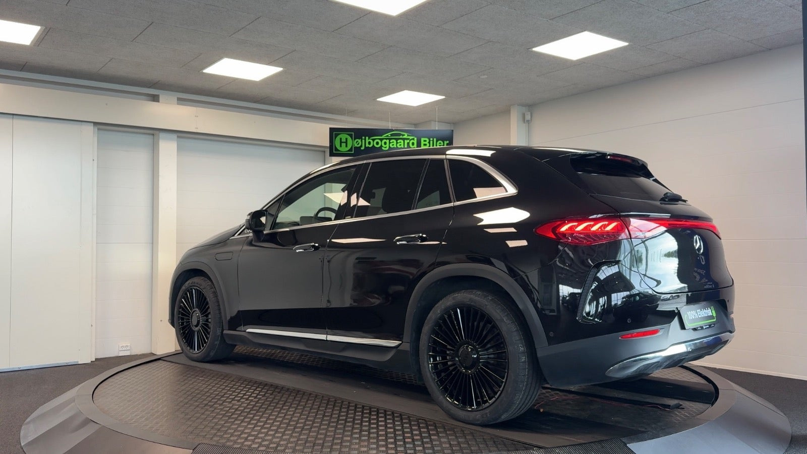 Sort Mercedes EQE350+ SUV fra 2025