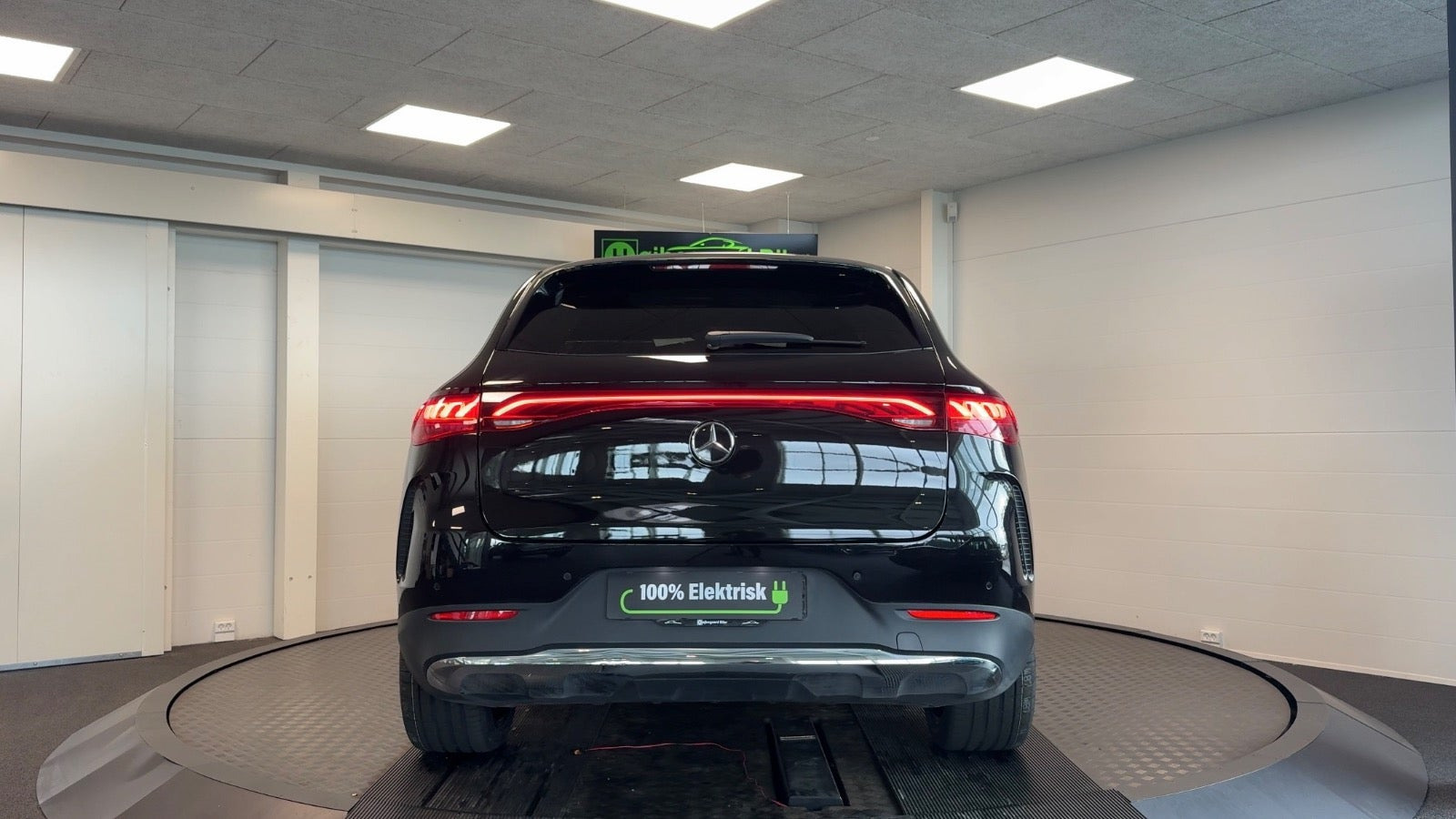 Sort Mercedes EQE350+ SUV fra 2025