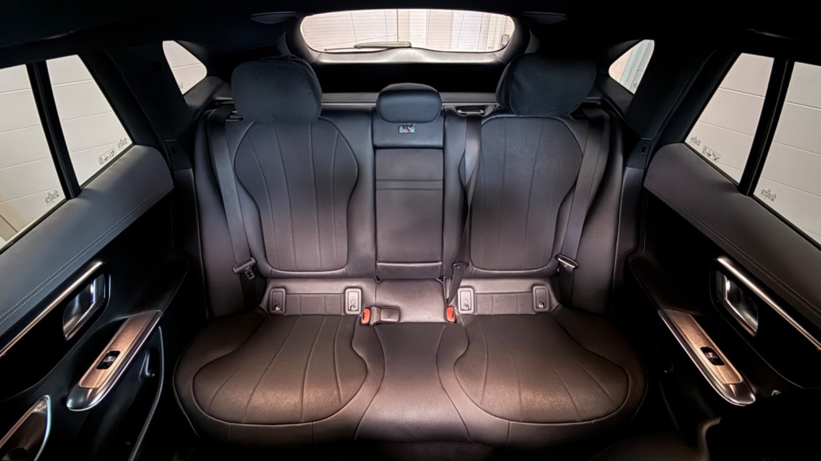 Sort Mercedes EQE350+ SUV fra 2025