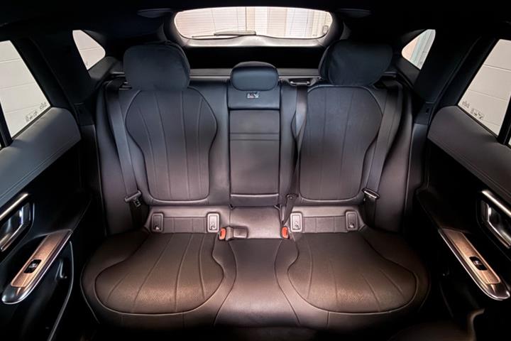 Sort Mercedes EQE350+ SUV fra 2025