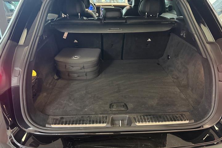 Sort Mercedes EQE350+ SUV fra 2025