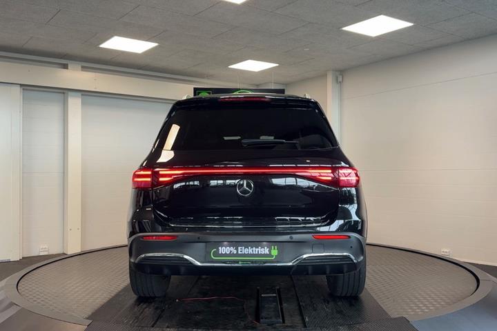 Rød Mercedes EQB250+ fra 2024