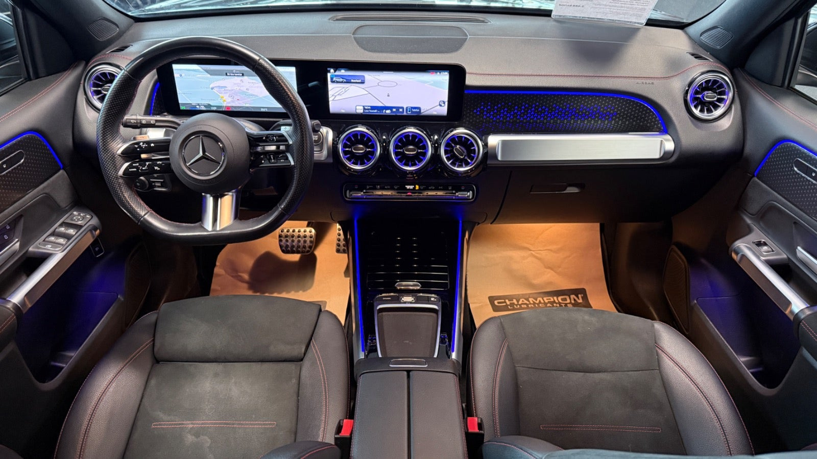 Rød Mercedes EQB250+ fra 2024