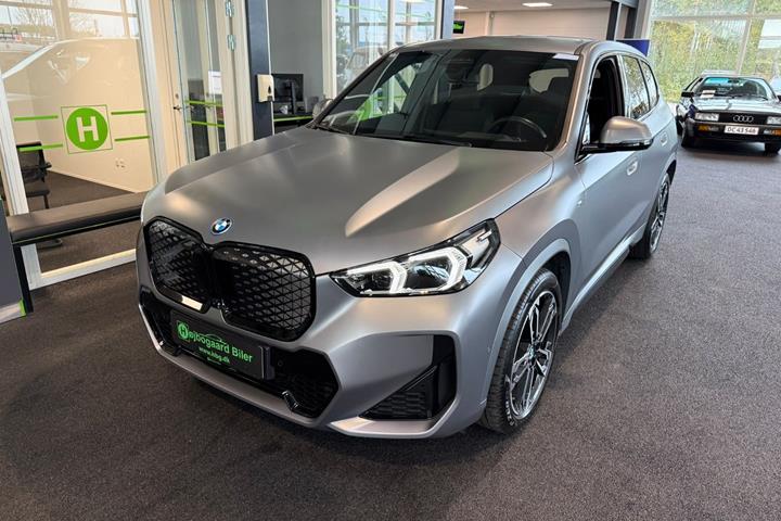 Grå BMW iX1 fra 2024