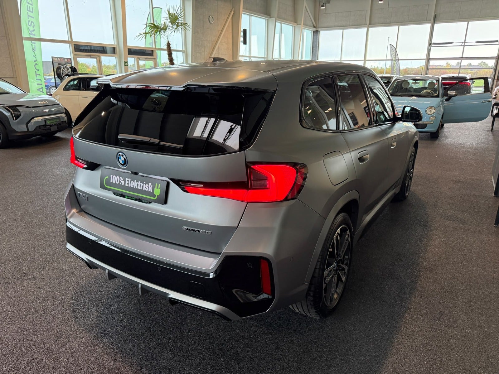 Grå BMW iX1 fra 2024