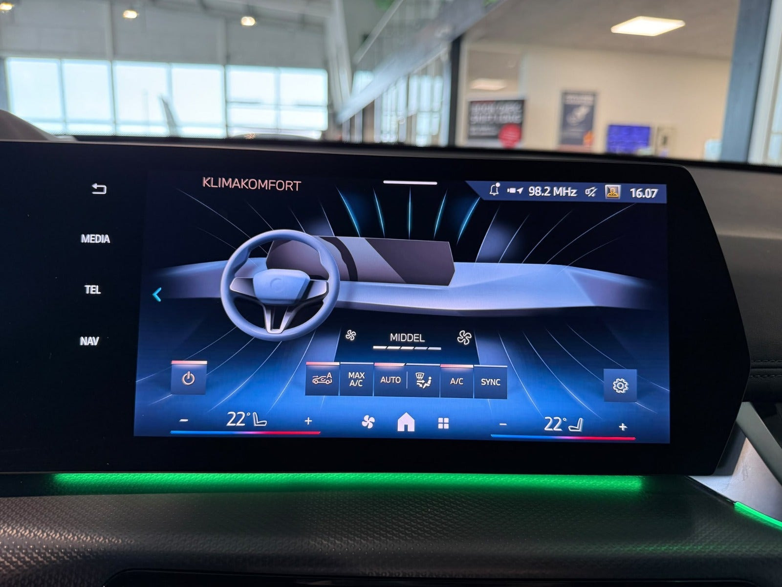 Grå BMW iX1 fra 2024