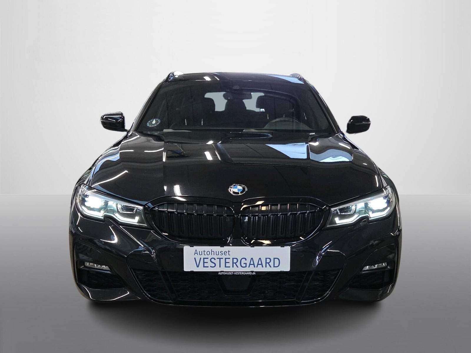 Sort BMW 330i fra 2020