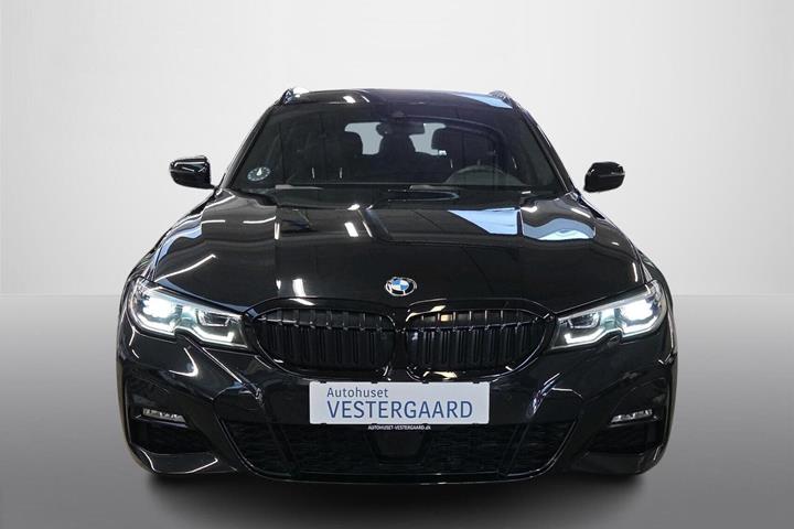 Sort BMW 330i fra 2020