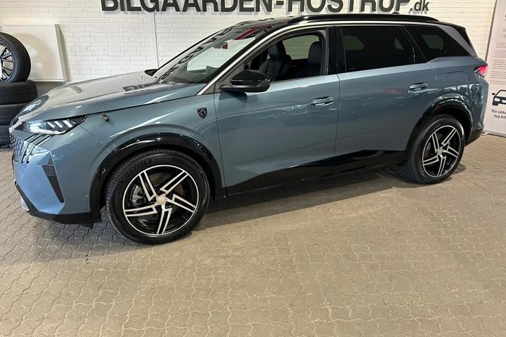Blå Peugeot e-5008 fra 2025