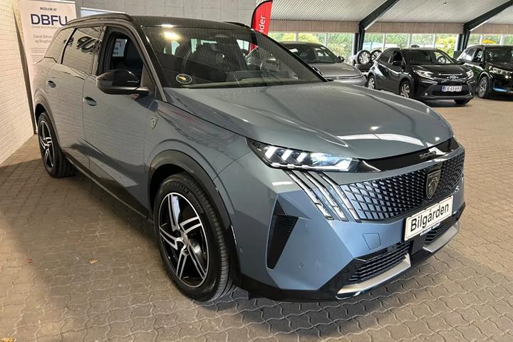 Blå Peugeot e-5008 fra 2025