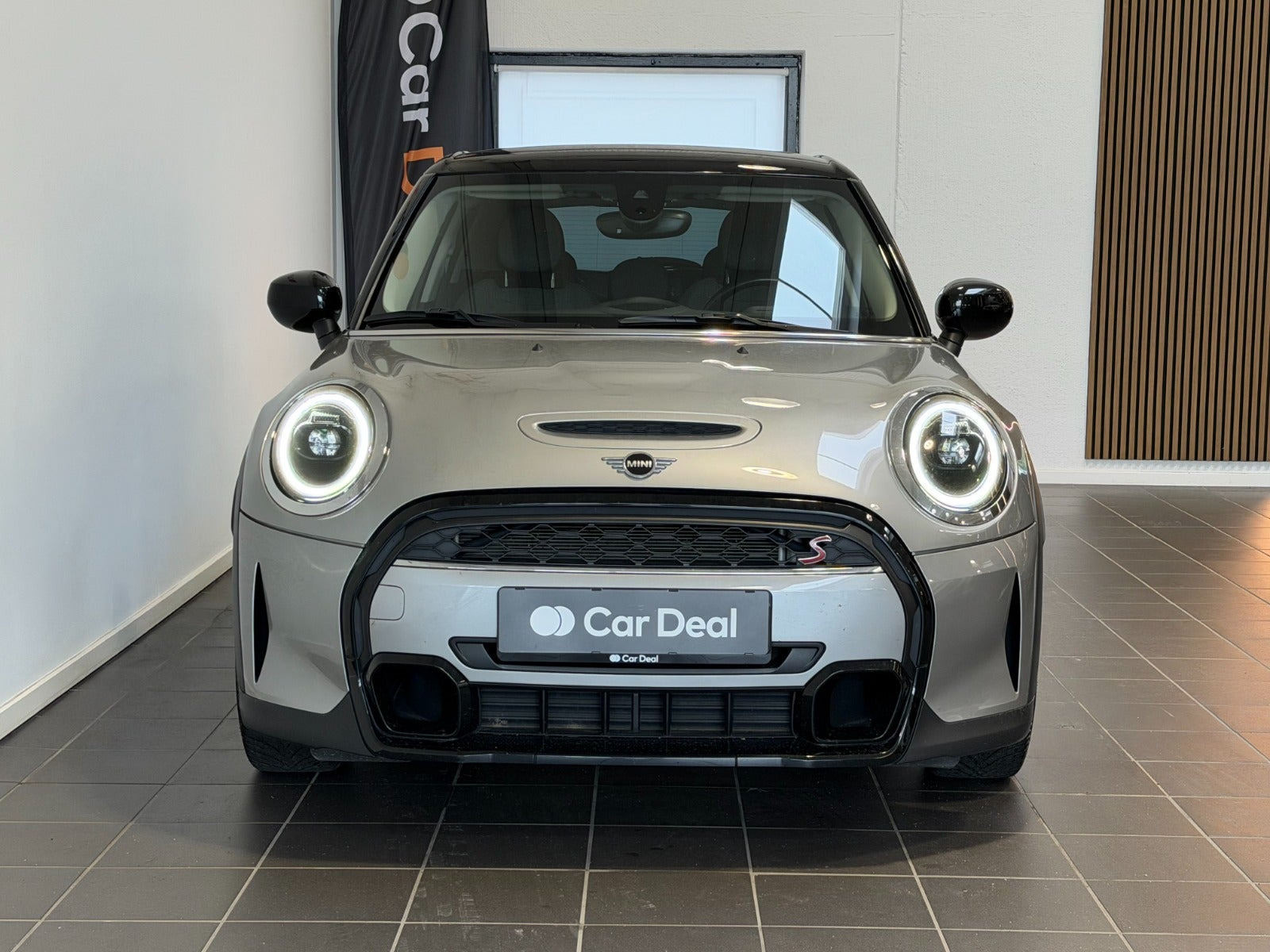 Sølv Mini Cooper S fra 2024