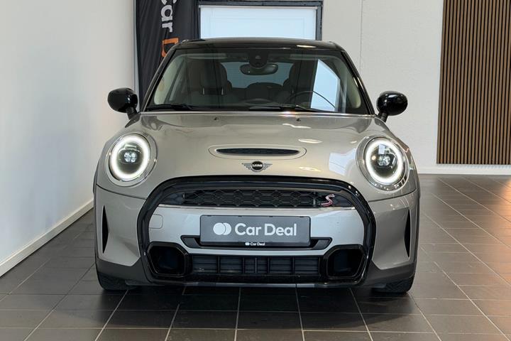 Sølv Mini Cooper S fra 2024