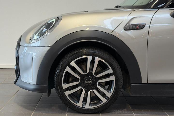 Sølv Mini Cooper S fra 2024