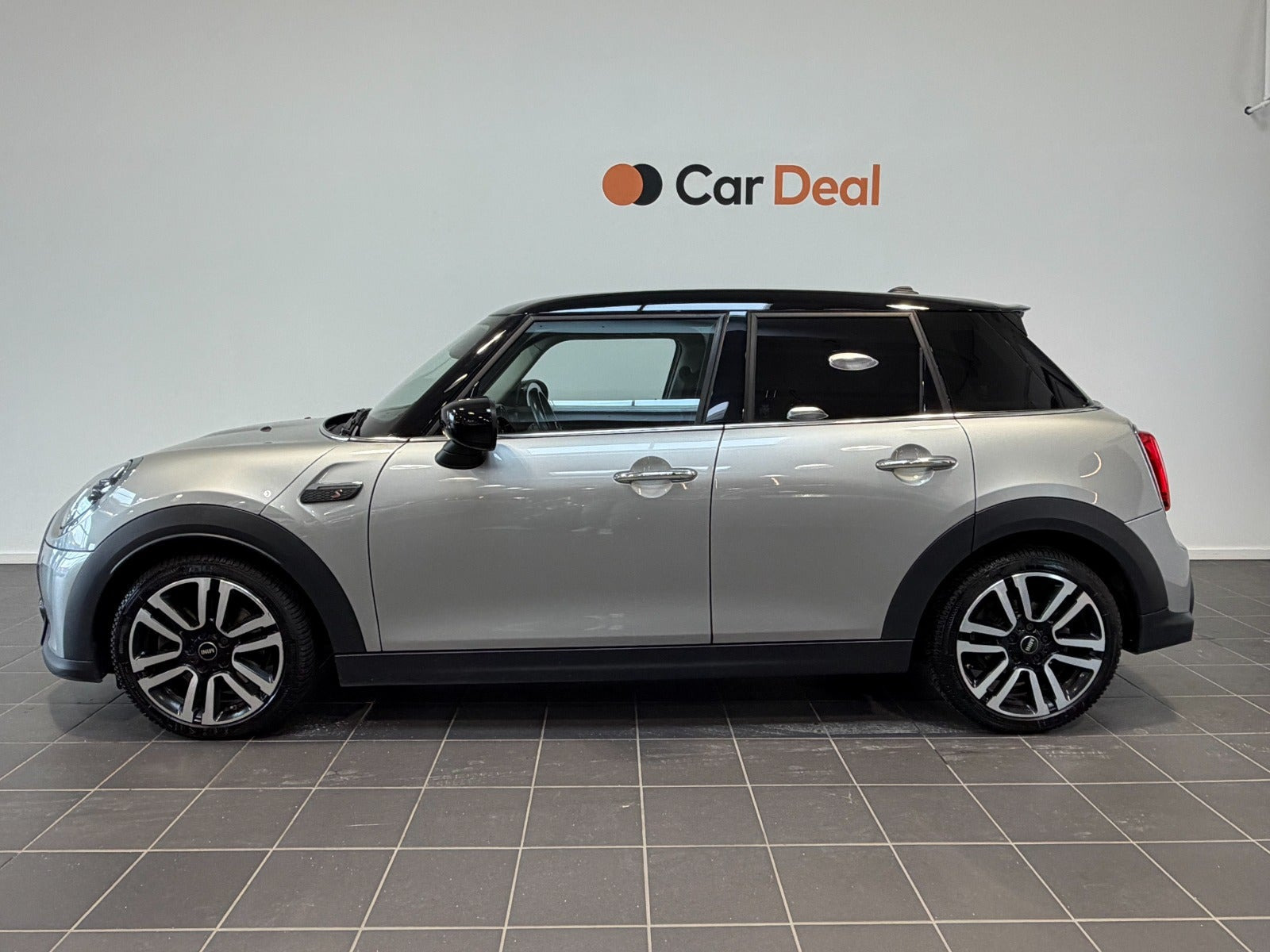 Sølv Mini Cooper S fra 2024