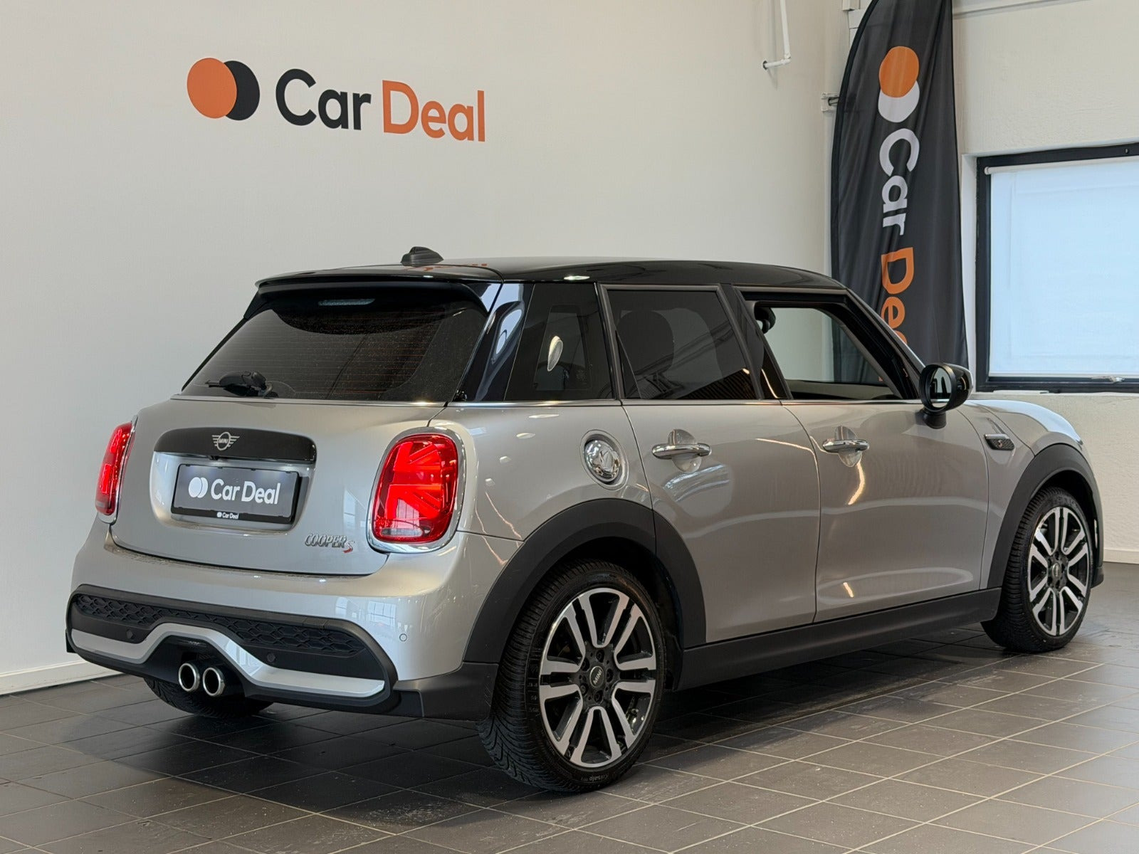 Sølv Mini Cooper S fra 2024