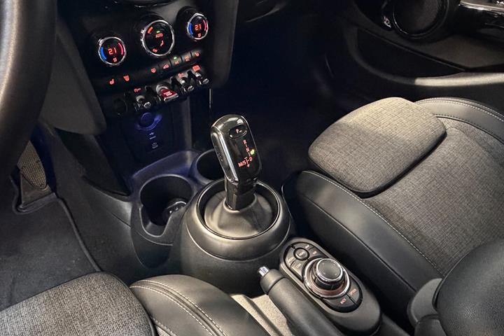 Sølv Mini Cooper S fra 2024