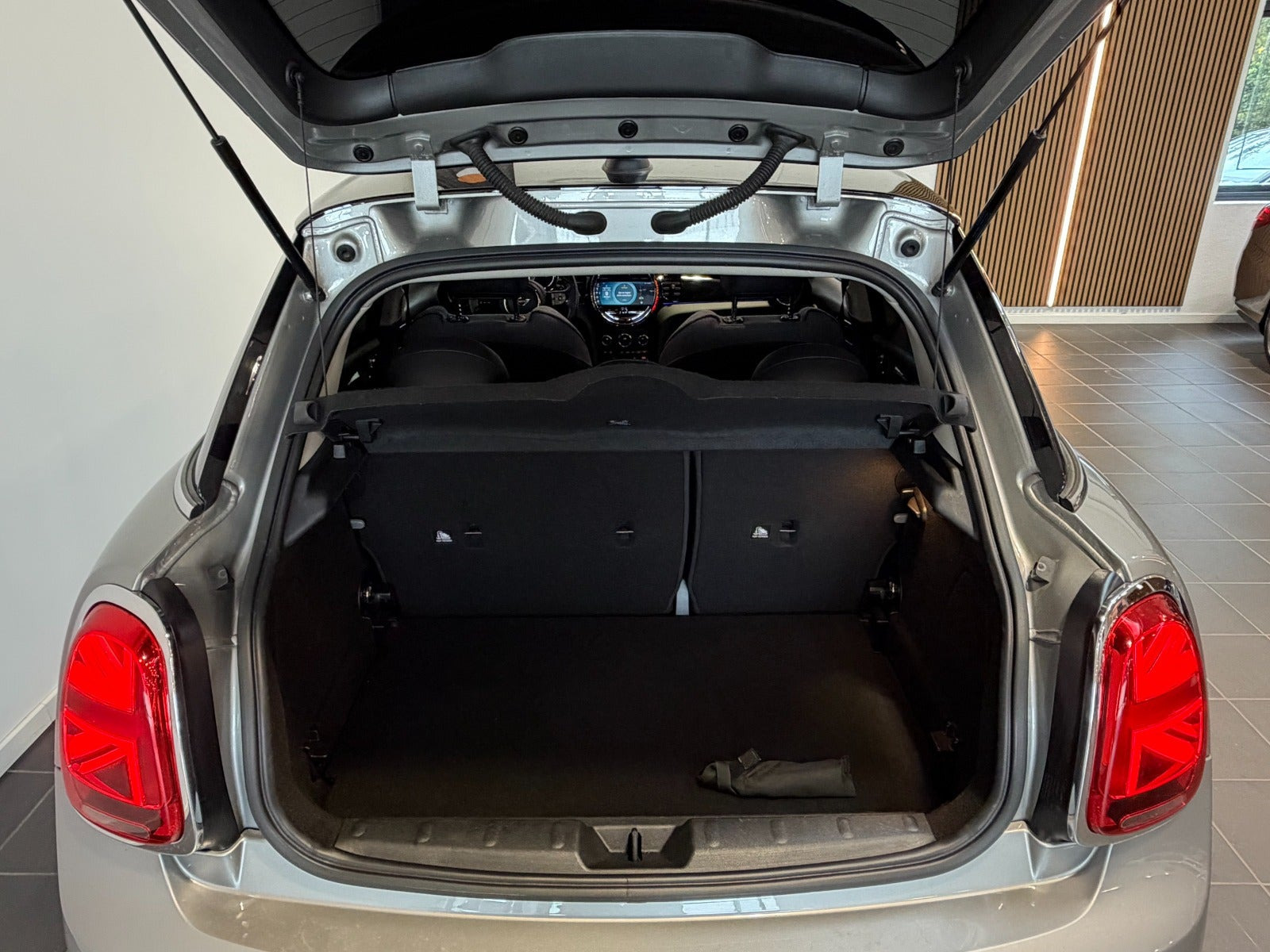 Sølv Mini Cooper S fra 2024