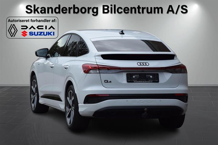 Hvid Audi Q4 fra 2024