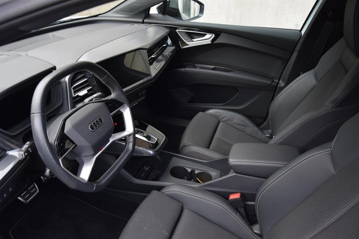 Hvid Audi Q4 fra 2024