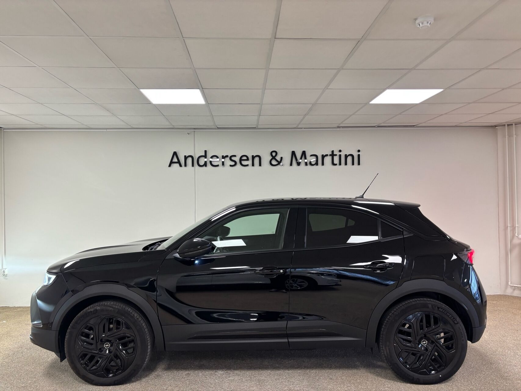 Sort Opel Mokka-e fra 2025