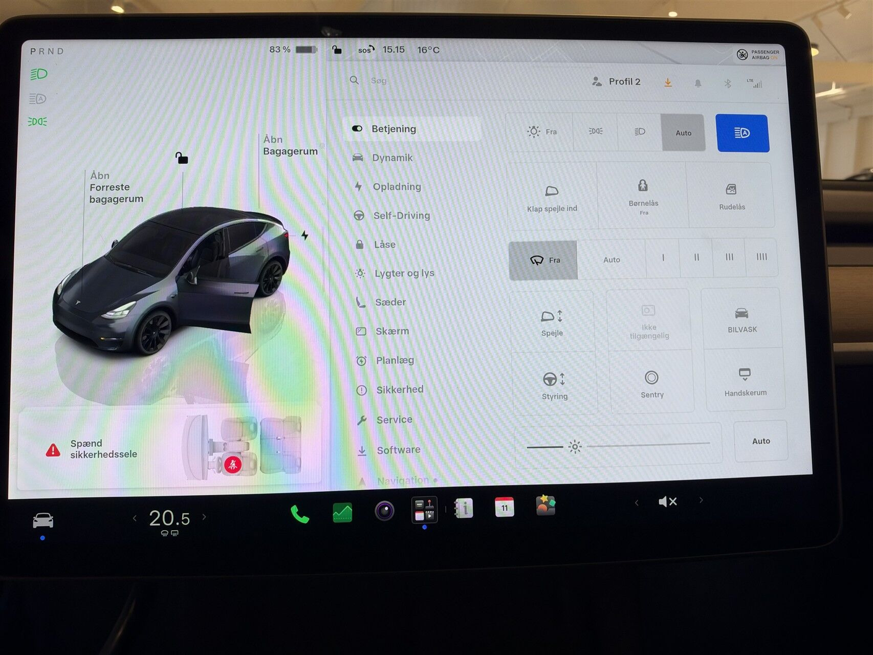 Grå Tesla Model Y fra 2022