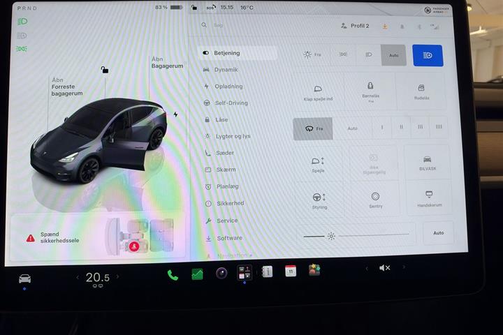 Grå Tesla Model Y fra 2022