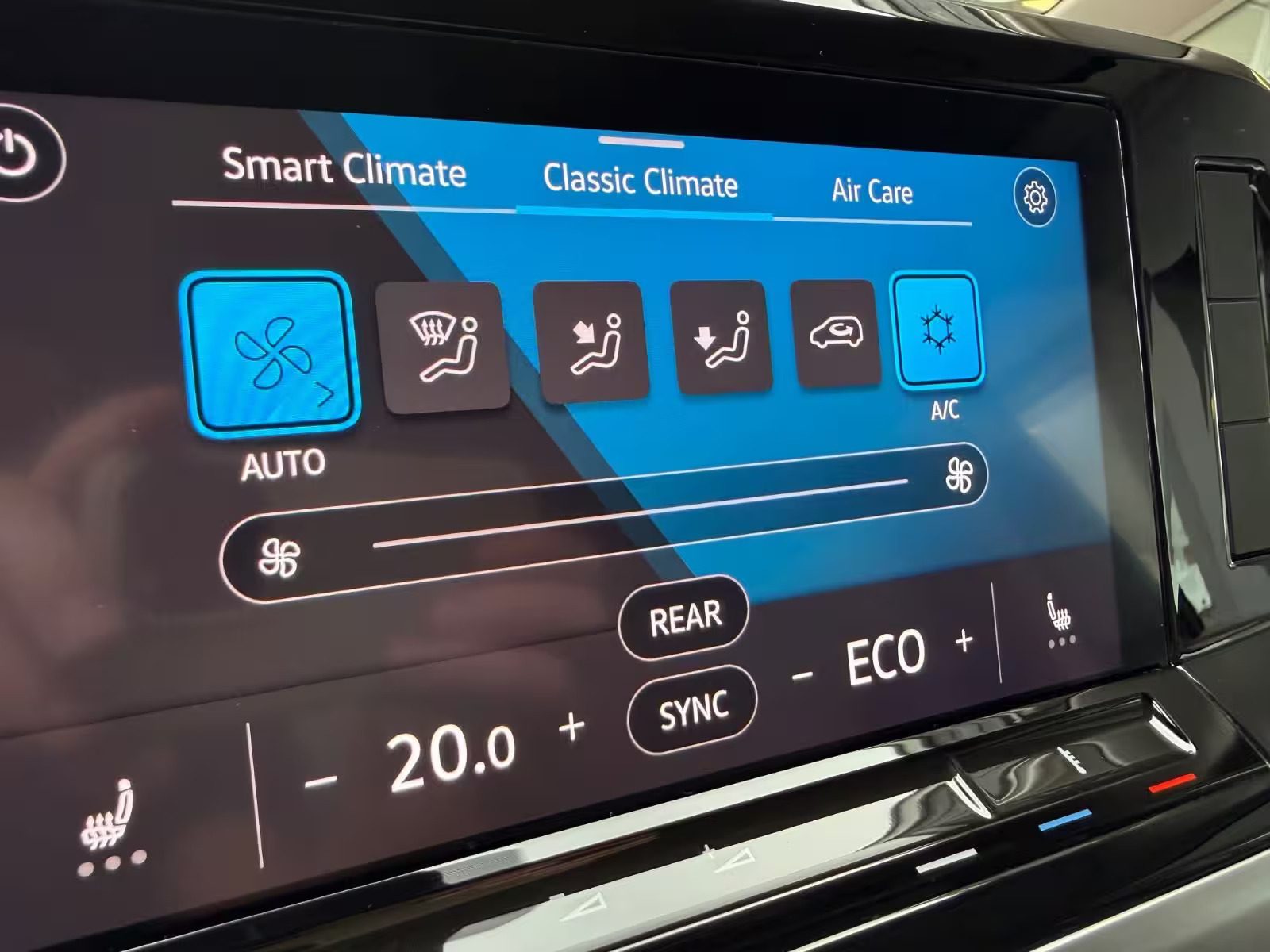 Grå VW Multivan fra 2023