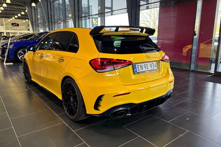 Gul Mercedes A-Klasse fra 2019