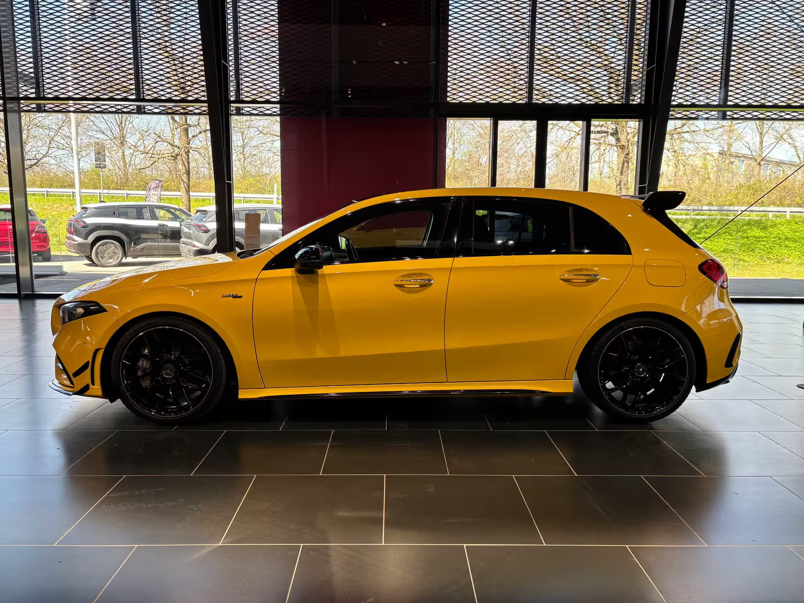 Gul Mercedes A-Klasse fra 2019