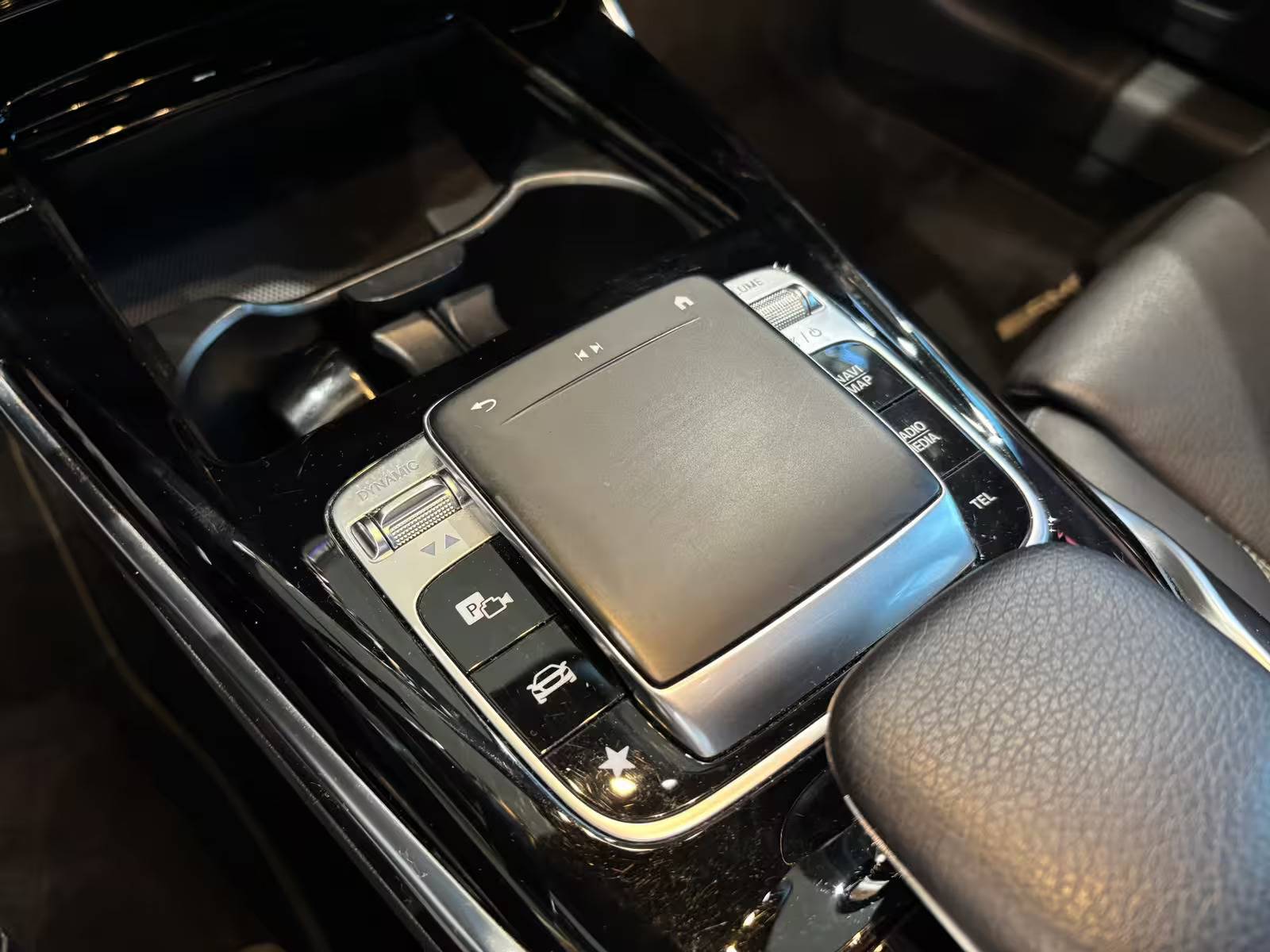 Gul Mercedes A-Klasse fra 2019