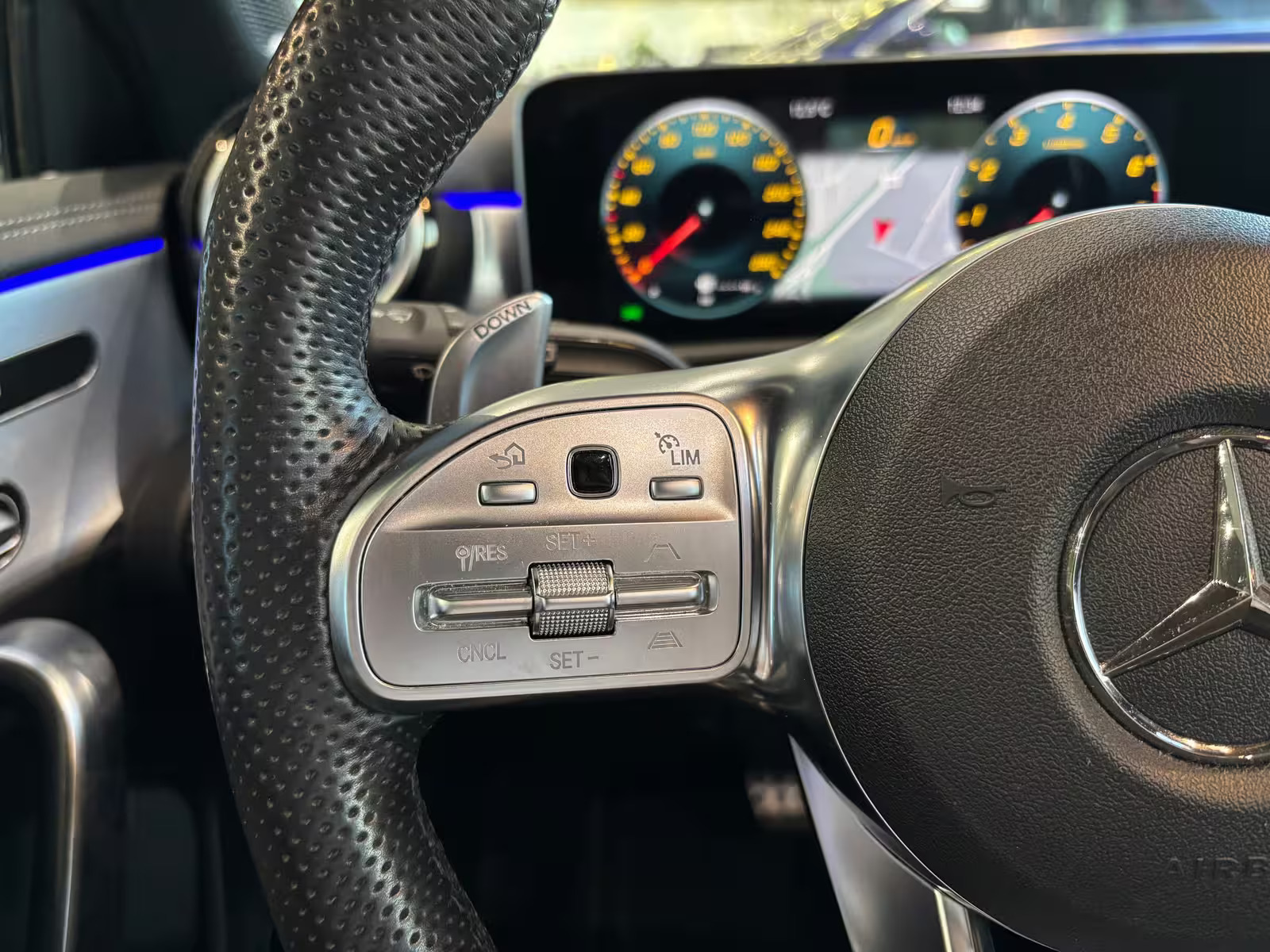 Gul Mercedes A-Klasse fra 2019