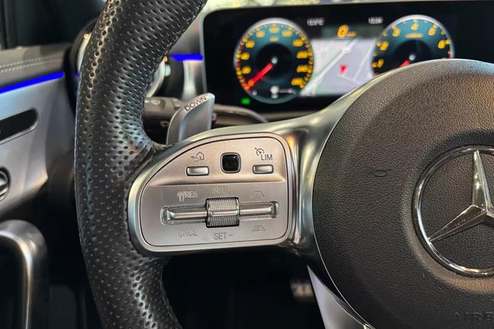 Gul Mercedes A-Klasse fra 2019