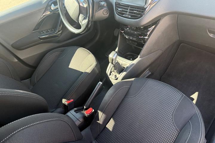 undefined Peugeot 208 fra 2018