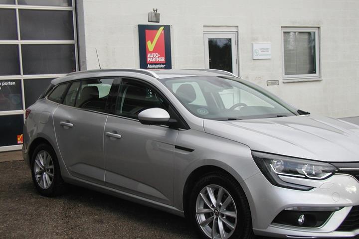 Sølv Renault Megane IV fra 2017