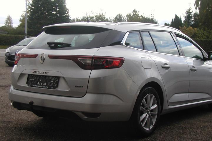Sølv Renault Megane IV fra 2017