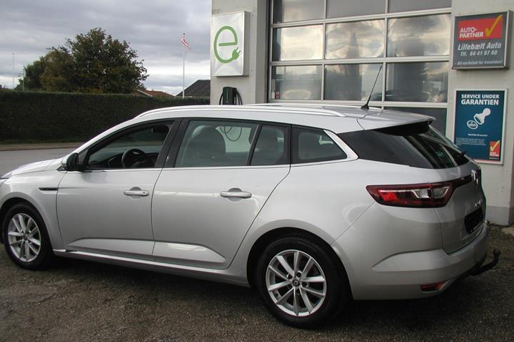Sølv Renault Megane IV fra 2017